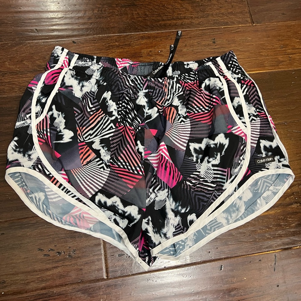 NWOT Calvin Klein Running Shorts Geo Shift Berry Patten Women XL - Picture 3 of 5
